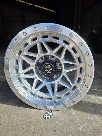 TKX 17X8.5 6X114.3 0 OFFSET SILVER T802RM