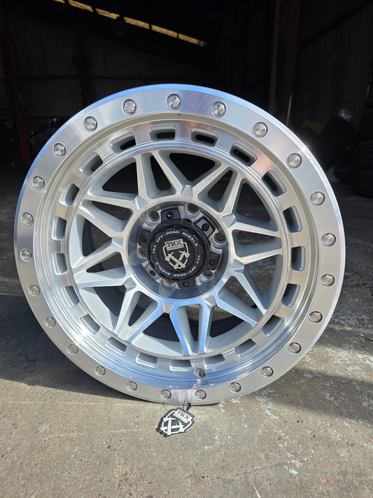 TKX 17X8.5 6X139.7 0 OFFSET SILVER T802GM