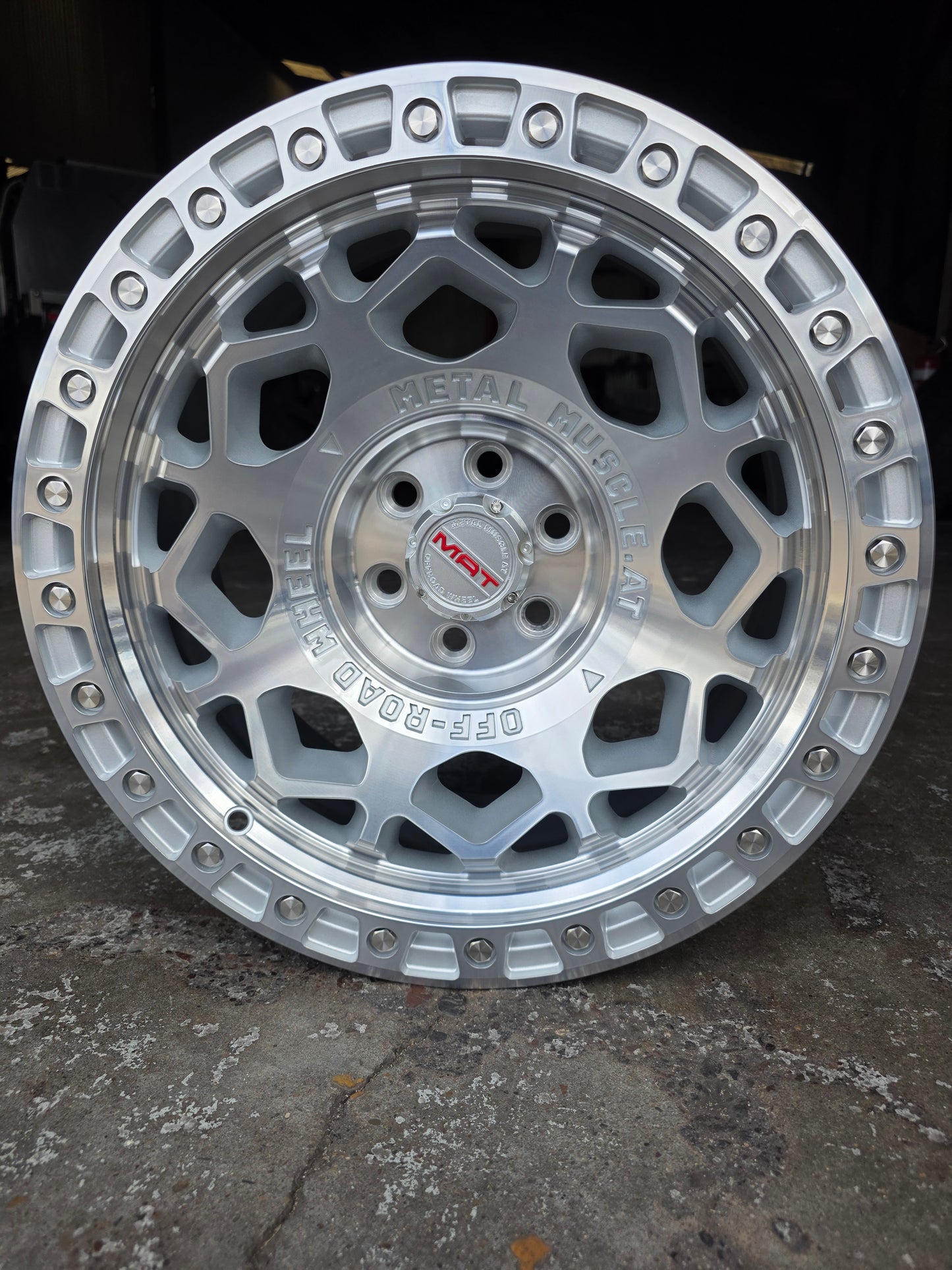 MAT 17X8.5 6X139.7 0 OFFSET SILVER M108BM
